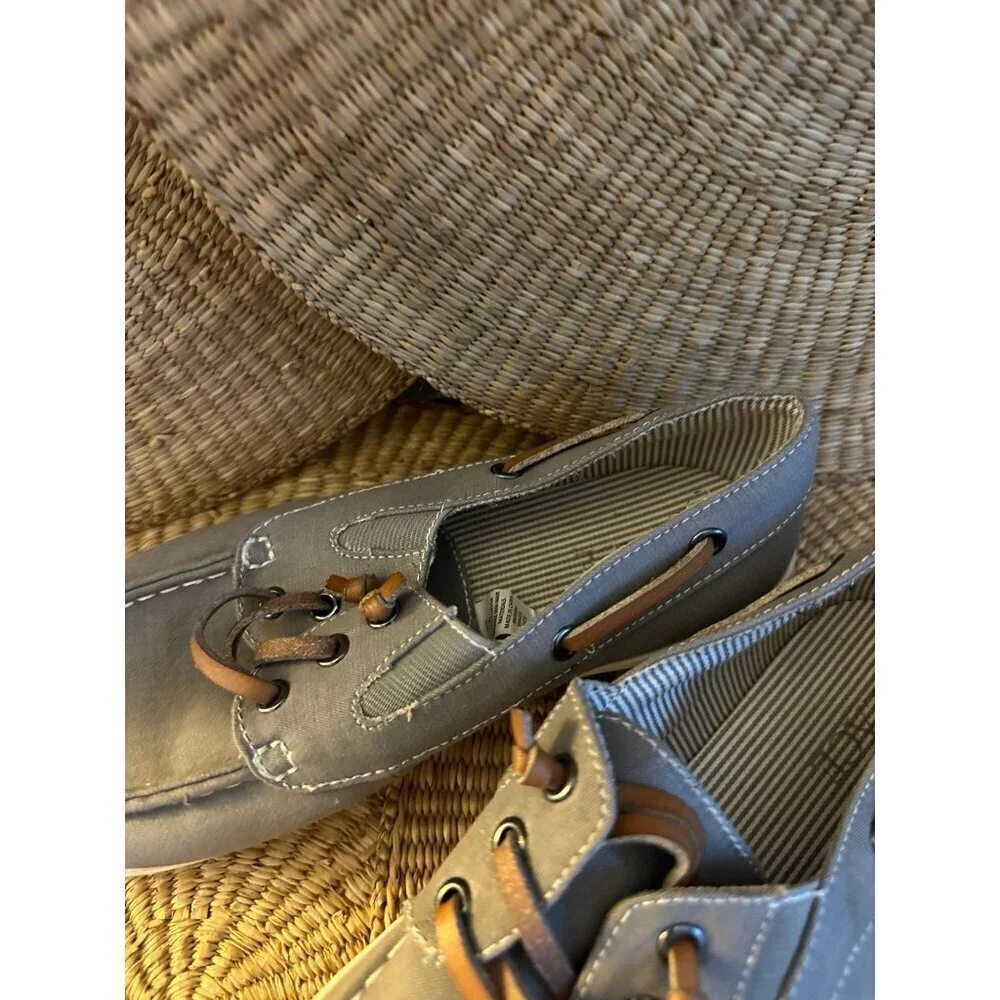 The Children’s Place boys size 4 shoes